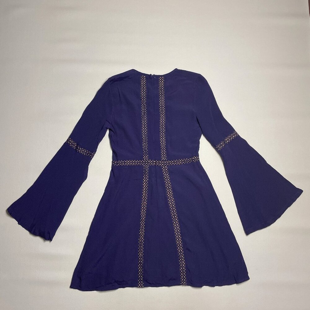 Gianni Bini Mini Dress Size Large Blue Lace Mesh Long Bell Sleeve Nude Lining - Picture 16 of 16